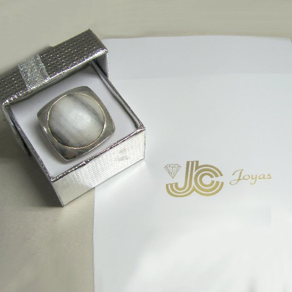 (r1090)Silver ring with bombe stone.